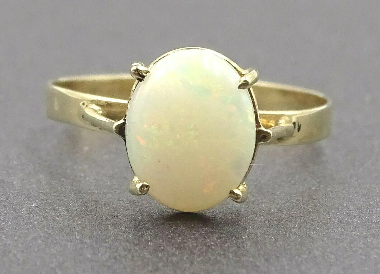 9ct Yellow Gold Opal Ring