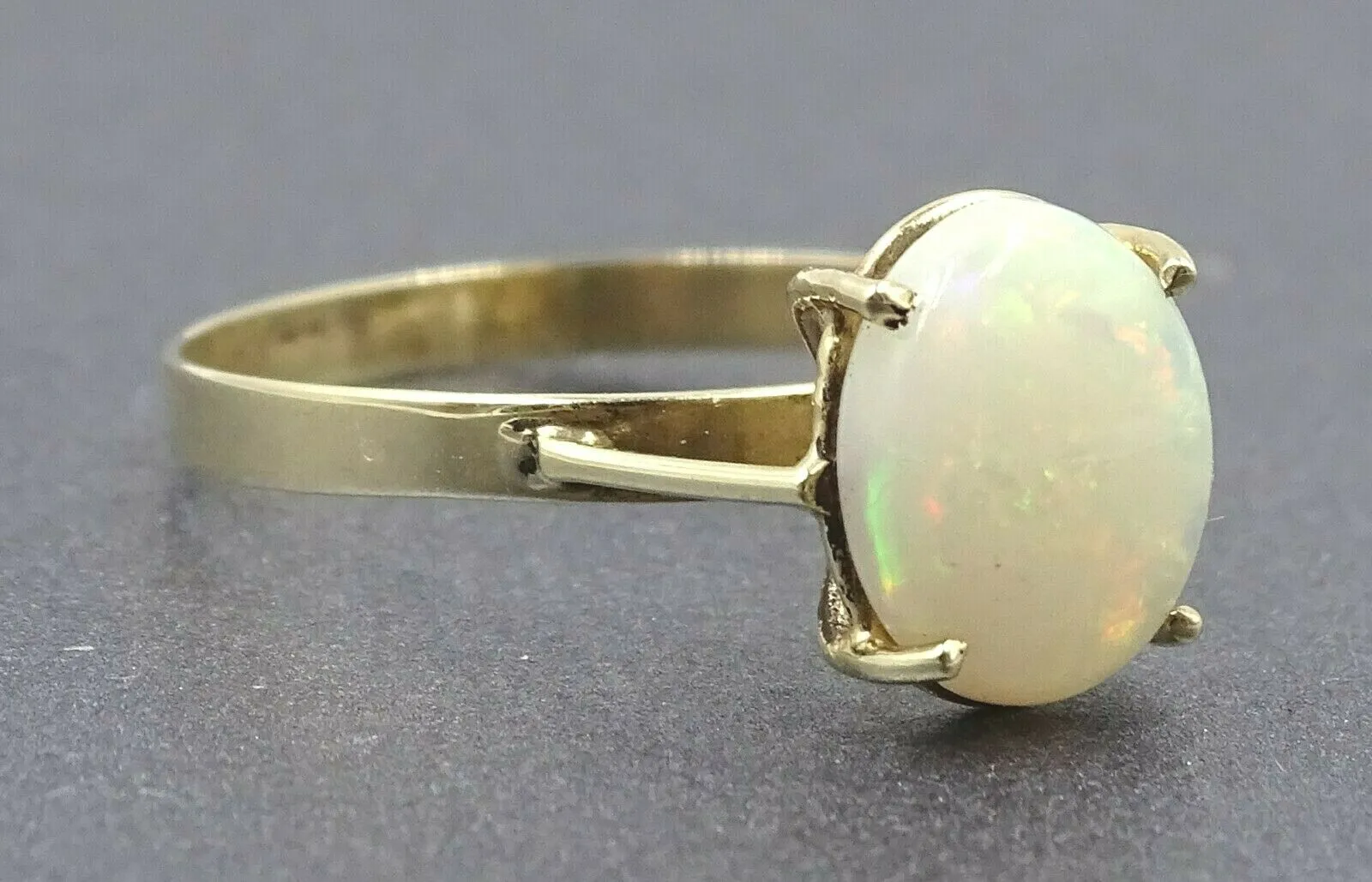 9ct Yellow Gold Opal Ring