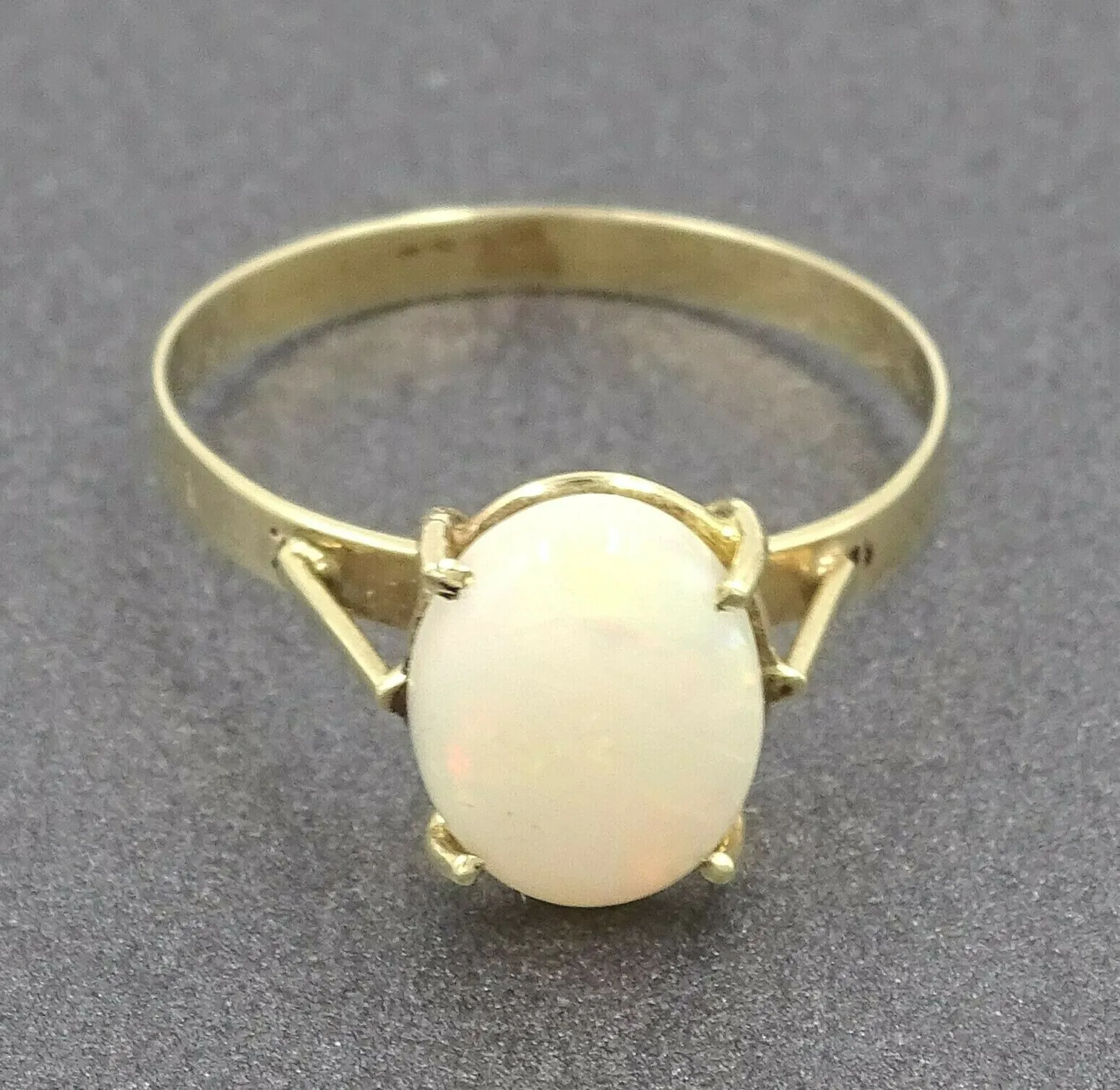 9ct Yellow Gold Opal Ring