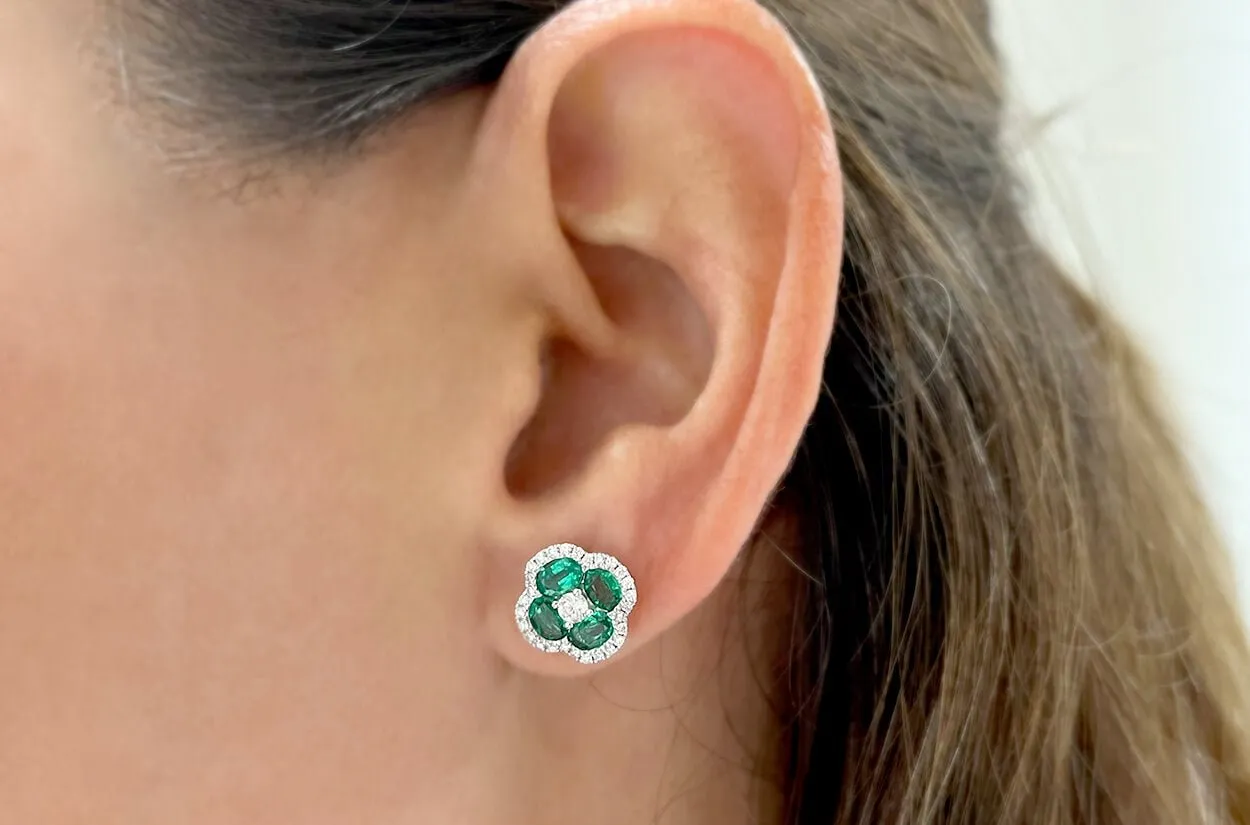 Earrings 18kt Gold Emerald Clovers Center Diamond & Halo Studs