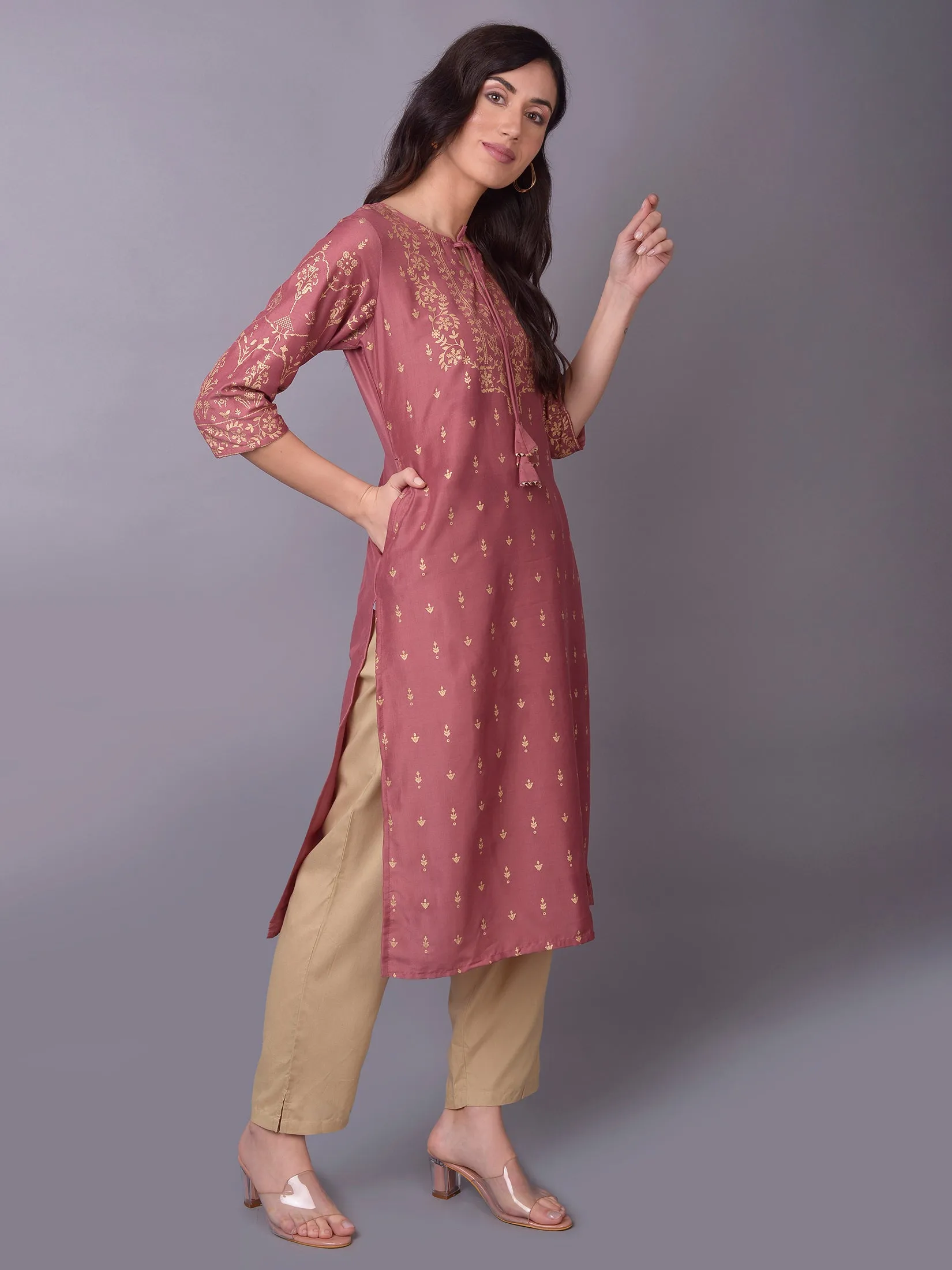 Women Coral Round Neck Kurta