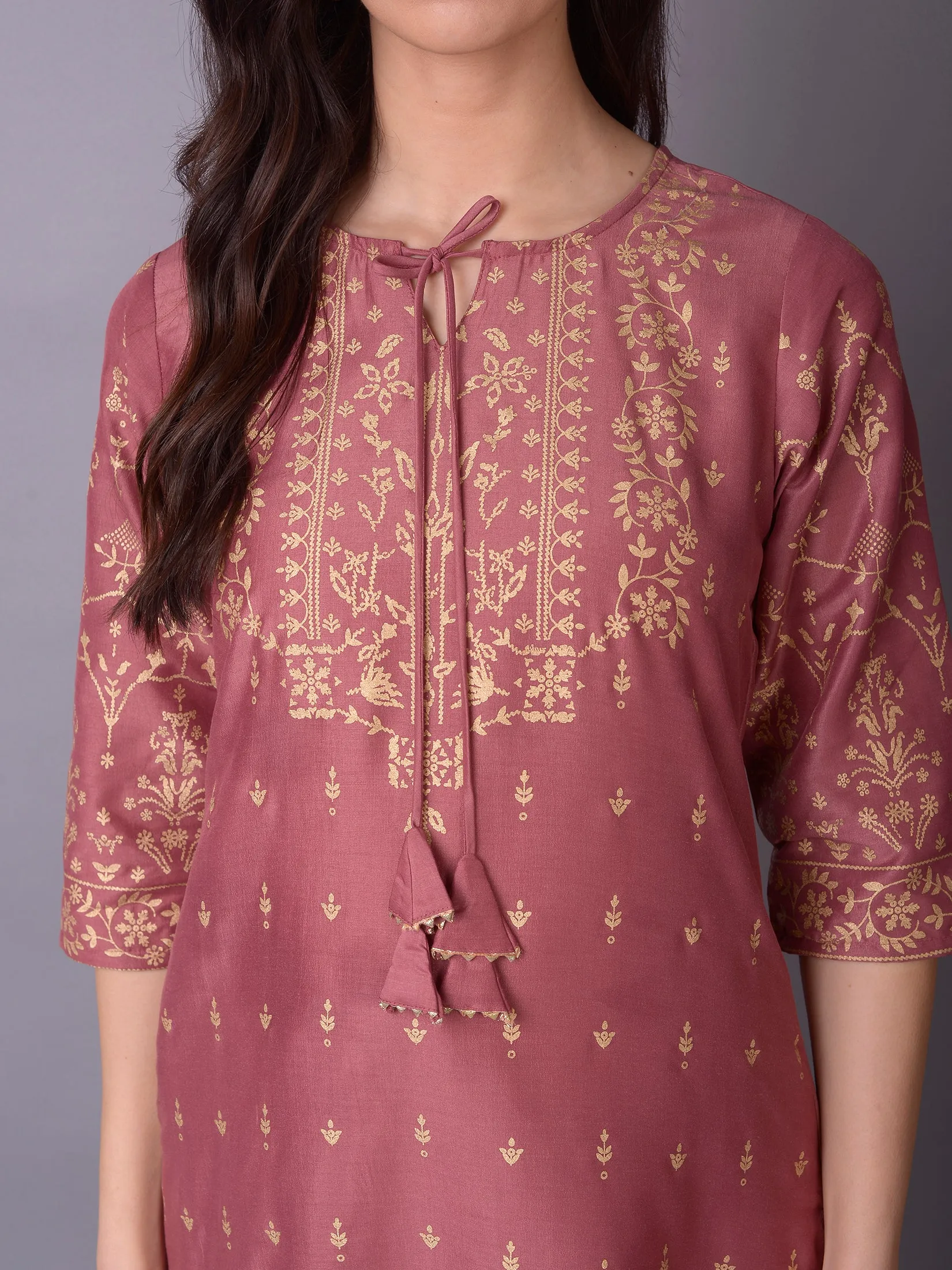 Women Coral Round Neck Kurta